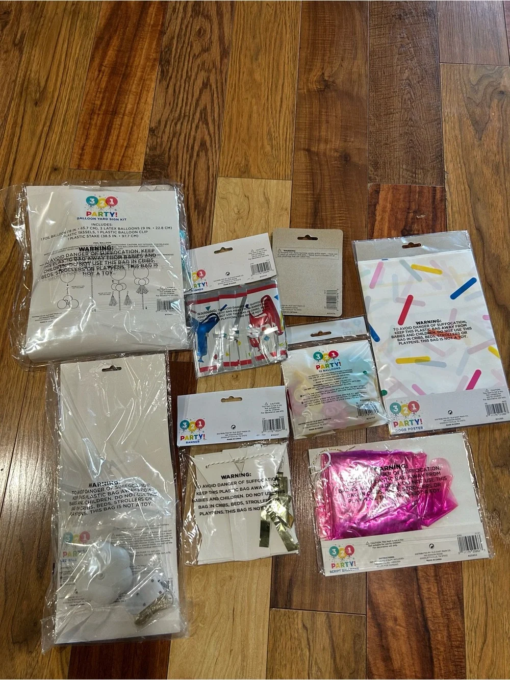 8 items:Happy Birthday Pink Banner and Assorted Decorations